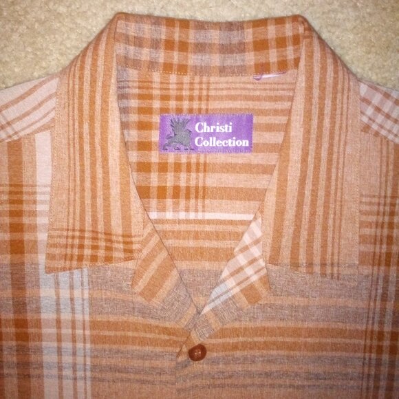 Short Sleeve Button Down Shirt: Light. 5 Button. Side Slit. Great Condition - Picture 1 of 8